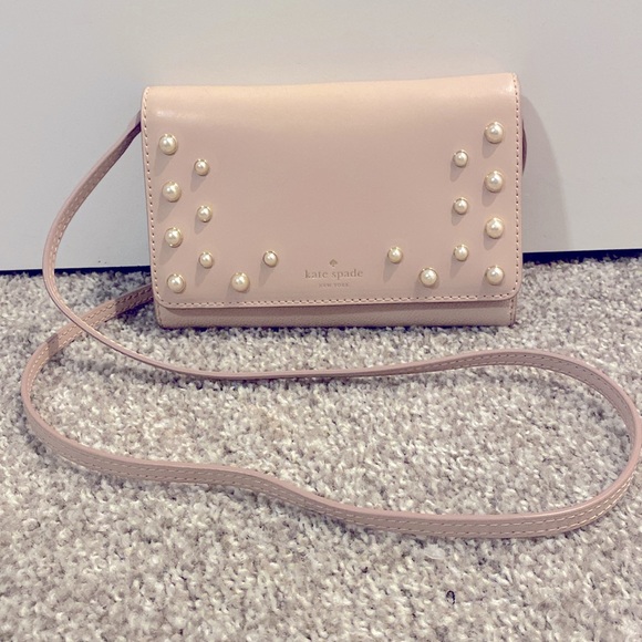 kate spade Handbags - NWOT. Kate Spade Blush Pink Purse with Pearl Detailing.